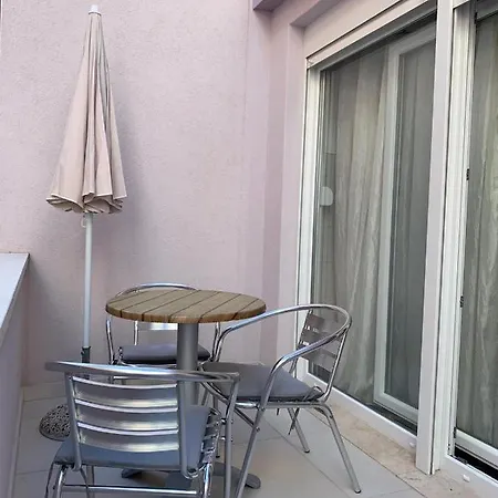 Niko Apartament *